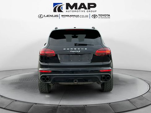 Used 2017 Porsche Cayenne S image 4