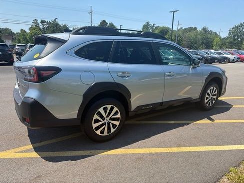 Used 2025 Subaru Outback Premium AWD/4WD image 5