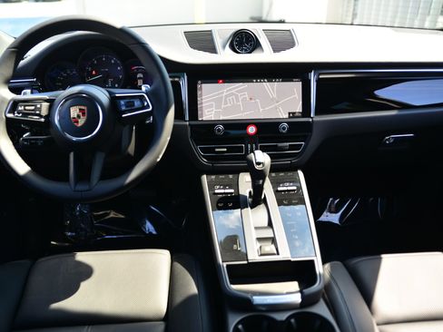 Certified 2026 Porsche Macan image 16