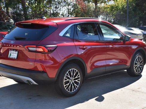Used 2024 Ford Escape SE image 7