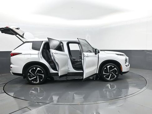 Used 2022 Mitsubishi Outlander SE image 31