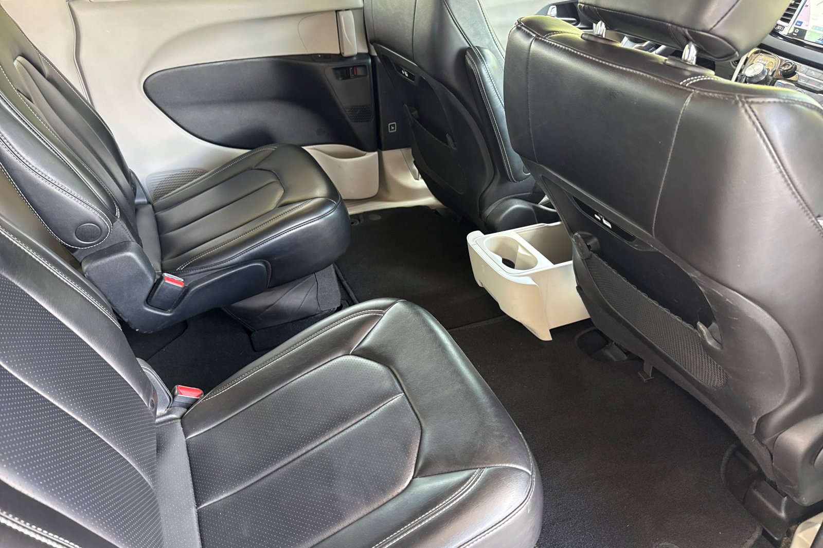Used 2023 Chrysler Pacifica Touring-L FWD image 24