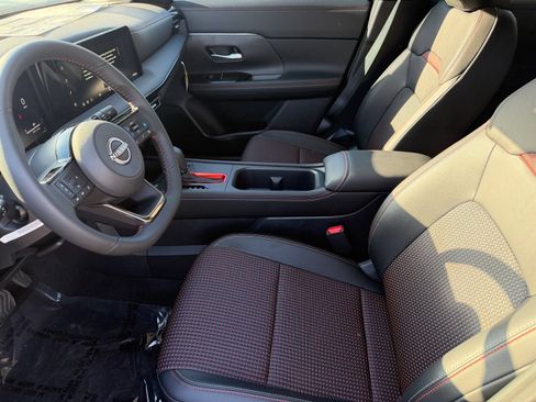 New 2026 Nissan Kicks SR FWD image 14