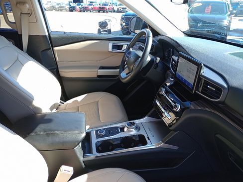 Used 2023 Ford Explorer Limited image 8