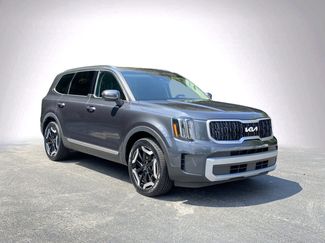 Used 2024 Kia Telluride EX w/ EX Captain's Chair Package FWD video 2
