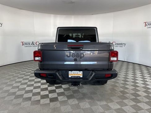 Used 2022 Jeep Gladiator Sport image 9