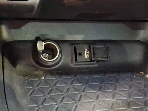 Used 2019 Toyota RAV4 LE w/ Carpet Mat Package AWD/4WD image 23