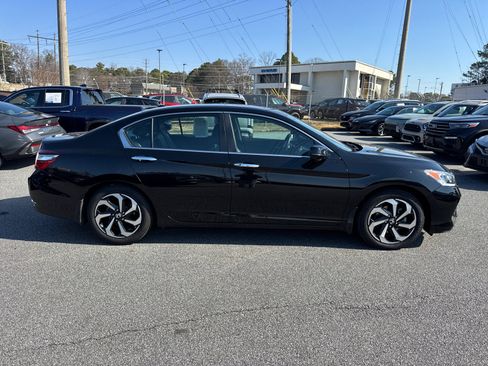Used 2017 Honda Accord EX-L image 4
