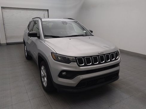 Used 2025 Jeep Compass Latitude AWD/4WD image 14