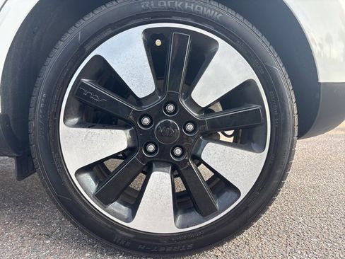 Used 2017 Kia Soul + w/ Designer's Package image 9