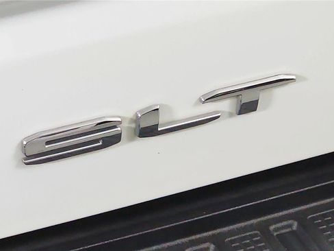Used 2025 GMC Sierra 1500 SLT AWD/4WD image 19