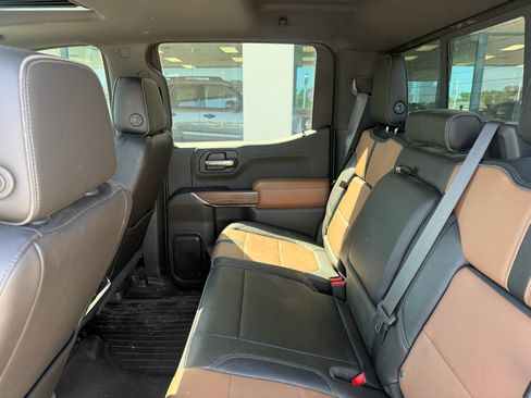 Used 2019 Chevrolet Silverado 1500 High Country w/ Technology Package AWD/4WD image 19
