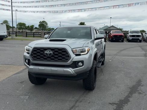 Used 2022 Toyota Tacoma TRD Sport w/ Technology Package AWD/4WD image 2