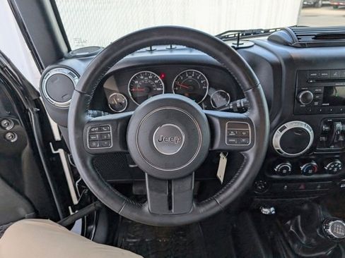 Used 2017 Jeep Wrangler Unlimited Sahara w/ Connectivity Group image 9