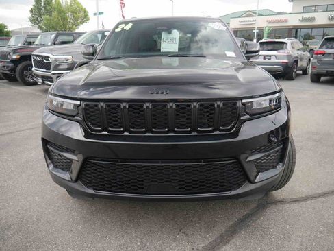Certified 2024 Jeep Grand Cherokee Altitude AWD/4WD image 3