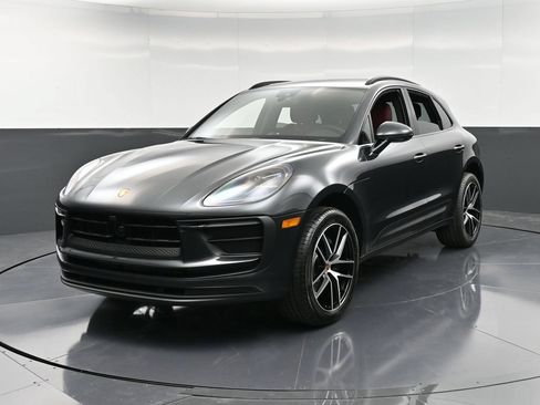 Certified 2026 Porsche Macan AWD/4WD image 1