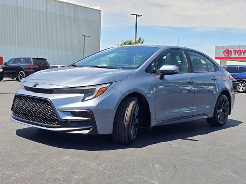 Used 2024 Toyota Corolla SE w/ SE Premium Package FWD image 4