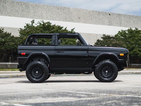 Used 2024 Ford Bronco Black Diamond AWD/4WD image 11