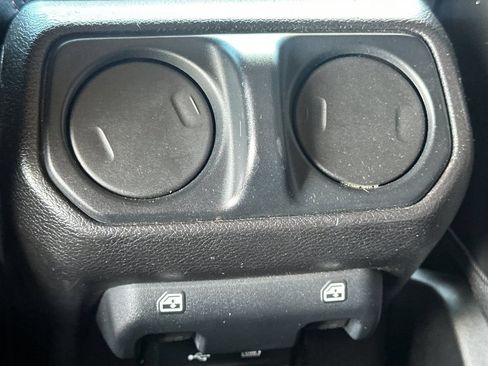 Used 2018 Jeep Wrangler Unlimited Rubicon AWD/4WD image 41