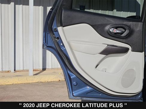 Used 2020 Jeep Cherokee Latitude Plus w/ Cold Weather Group image 18
