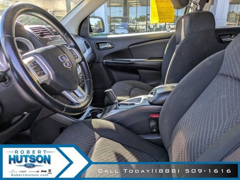 Used 2020 Dodge Journey SE w/ SE Popular Equipment Group image 17