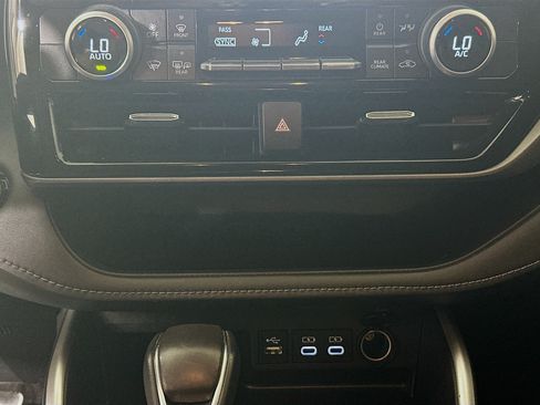Used 2023 Toyota Highlander LE FWD image 23