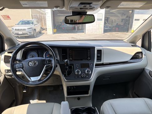 Used 2020 Toyota Sienna XLE w/ XLE Navigation Package AWD/4WD image 12
