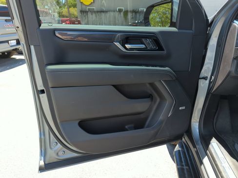 New 2026 GMC Yukon Elevation w/ Elevation Premium Package AWD/4WD image 17