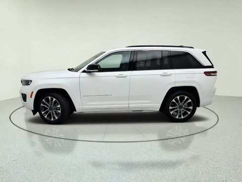 Used 2024 Jeep Grand Cherokee Overland w/ Luxury Tech Group IV AWD/4WD image 14