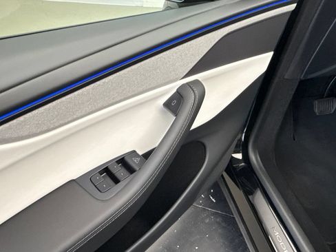 Used 2026 Tesla Model Y AWD image 17