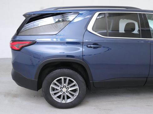 Used 2023 Chevrolet Traverse LT image 9