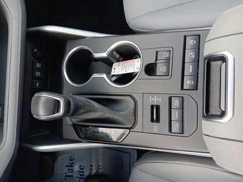 Used 2021 Toyota Highlander XLE image 21