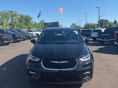 New 2026 Chrysler Pacifica Select
