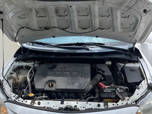 Used 2013 Toyota Corolla LE FWD image 25