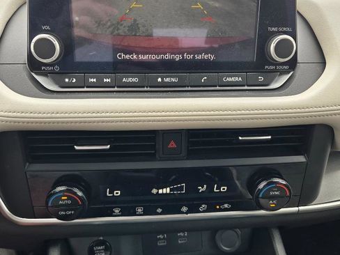 Used 2025 Nissan Rogue SV AWD/4WD image 19