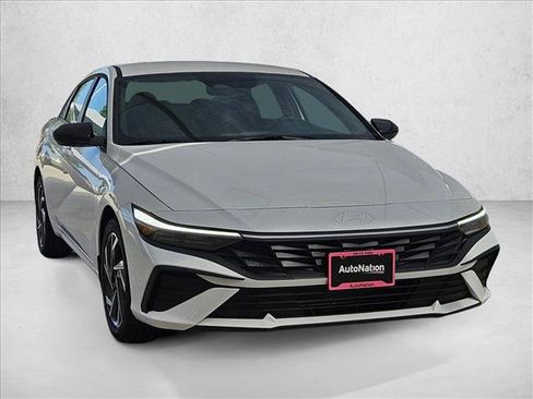 Used 2025 Hyundai Elantra Sport FWD image 7