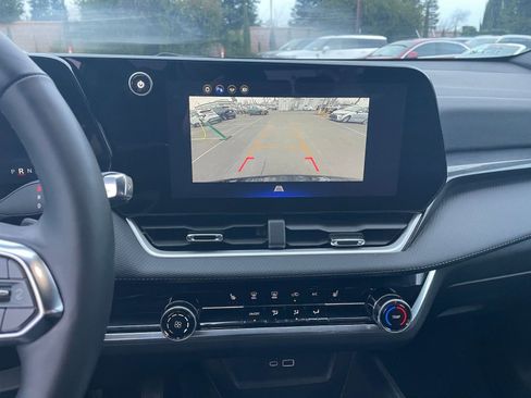 Used 2025 Chevrolet Equinox LT image 20