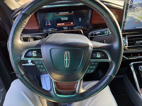 Used 2023 Lincoln Navigator Reserve image 19