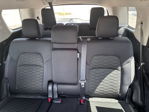 Used 2025 Nissan Pathfinder SV FWD image 37