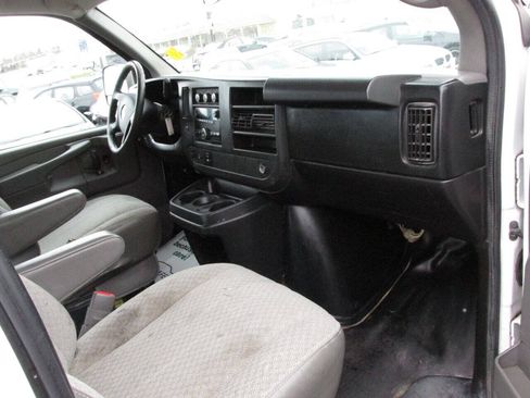 Used 2014 Chevrolet Express 2500 Extended RWD image 17