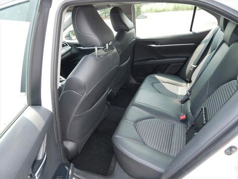 Certified 2018 Toyota Camry SE image 12