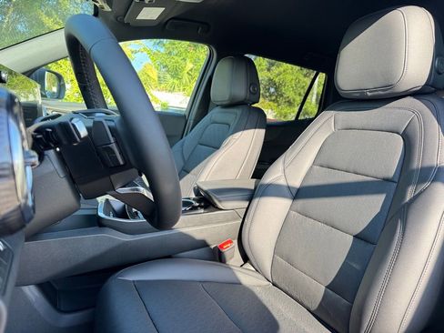 New 2026 Chevrolet Equinox LT w/ Convenience Package II FWD image 27