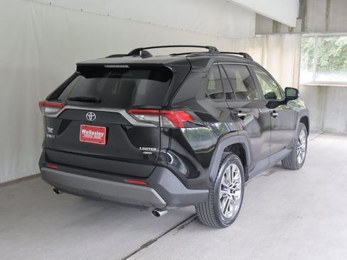 Used 2019 Toyota RAV4 Limited w/ Advanced Technology Package AWD/4WD image 7