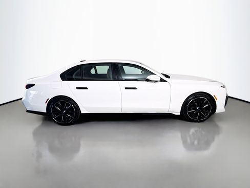 Used 2025 BMW i7 eDrive50 w/ M Sport Package image 11