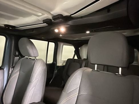 Used 2024 Jeep Wrangler Unlimited AWD/4WD image 12