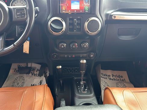 Used 2012 Jeep Wrangler Unlimited Sahara image 23