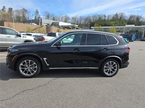 Used 2026 BMW X5 xDrive50e w/ Premium Package image 7