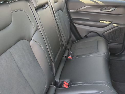 New 2025 Jeep Grand Cherokee Altitude image 18