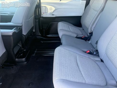 Used 2025 Toyota Sienna LE image 26