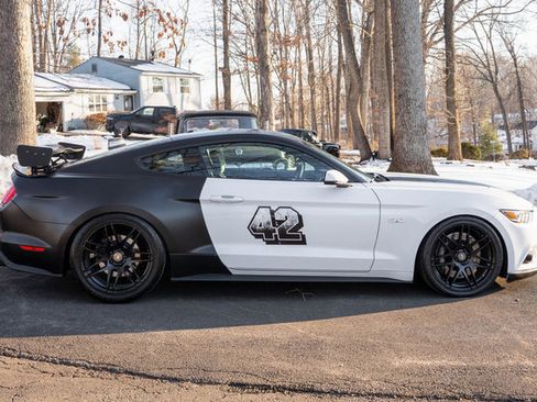 Used 2017 Ford Mustang GT Premium image 9